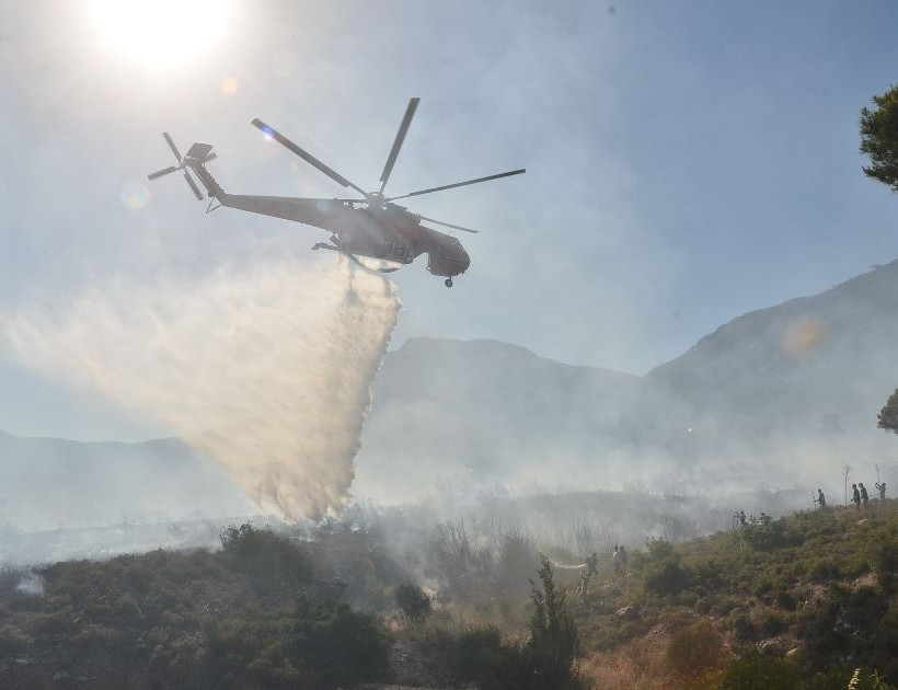 Σε ύφεση η φωτιά στους Θρακομακεδόνες (pics) 