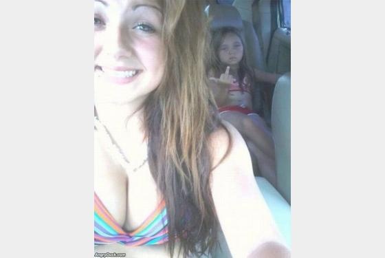 Απρόσκλητοι εισβολείς σε...αναμνηστικές φωτογραφίες (pics)