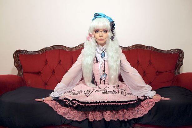 H 18χρονη που θέλει να γίνει μια... ανθρώπινη κούκλα! Δείτε πως έγινε