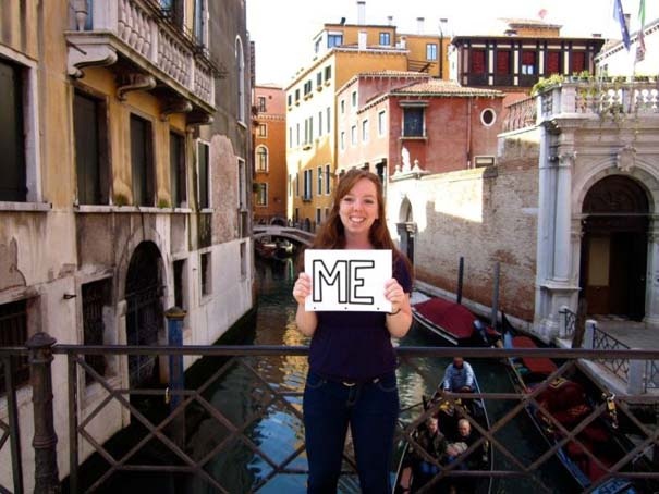 Το συγκινητικό ευχαριστώ μιας κοπέλας στους γονείς της (pics)