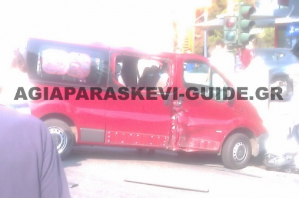 Σοβαρό τροχαίο με τραυματία μοτοσυκλετιστή στην Αγία Παρασκευή