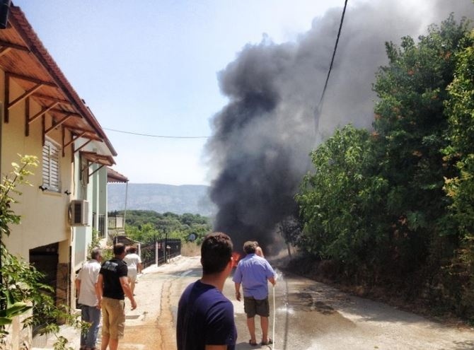 Αιτωλοακαρνανία: Αυτοκίνητο προκάλεσε πυρκαγιά σε δασική έκταση (pics)