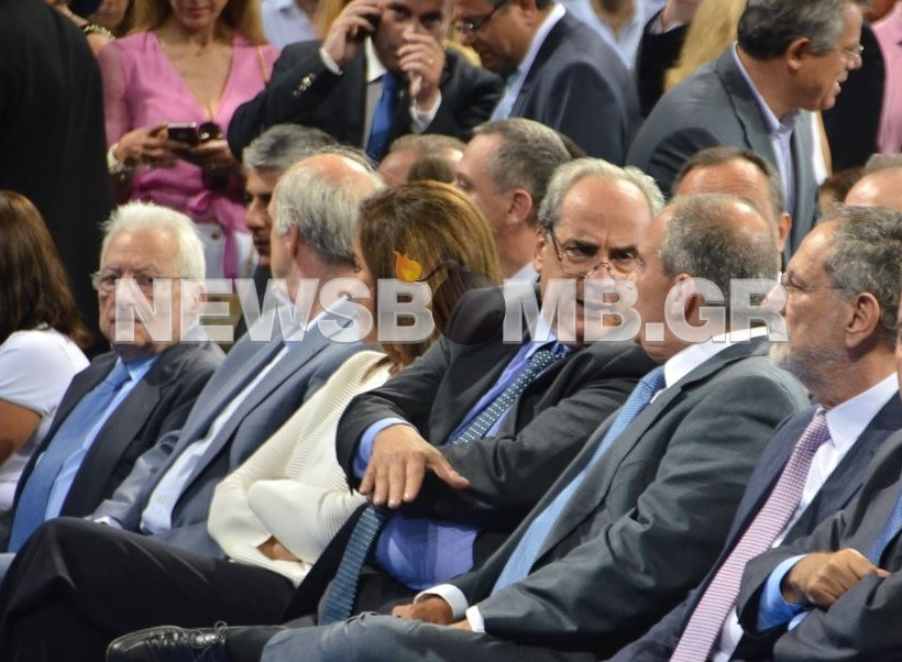 ΦΩΤΟΡΕΠΟΡΤΑΖ: Αποθέωση Καραμανλή στο συνέδριο της ΝΔ