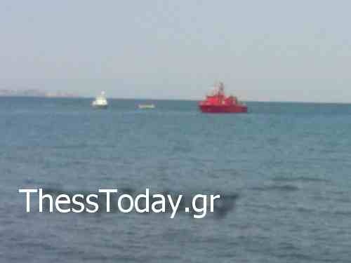 ΤΩΡΑ: Φωτιά σε σκάφος (pics)