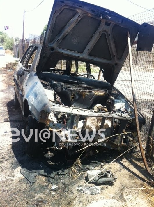 Λαμία: Οδηγός εγκλωβίστηκε στο φλεγόμενο αυτοκίνητο (pics)