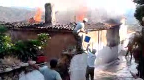 Ηλικιωμένη πάλευε με τις φλόγες-Με εγκαύματα στο νοσοκομείο (pics-vid)