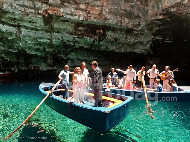 Ονειρεμένος γάμος στη λίμνη Μελισσάνη (pics)