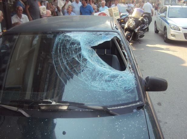 Σοκ στην Κατερίνη: Αυτοκτόνησε άνδρας στο κέντρο της πόλης (pics)