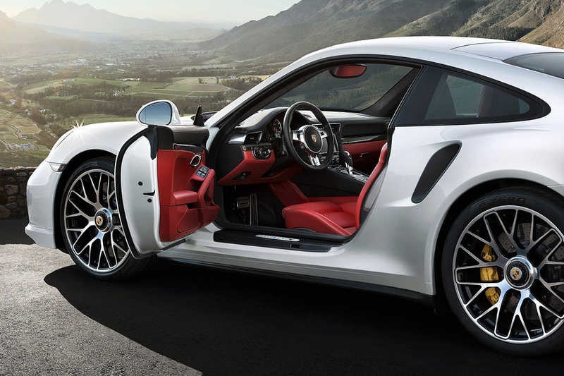 PORSCHE 911 TURBO με 520 ίππους