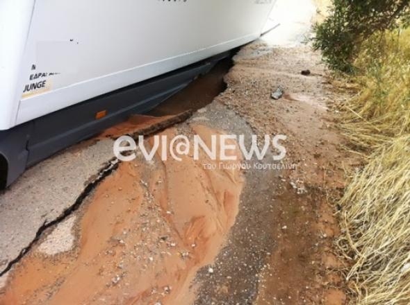 Άνοιξε η γη και «κατάπιε» φορτηγό (pics)