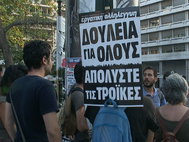Σε εξέλιξη το συλλαλητήριο στο Σύνταγμα-Κλειστό το κέντρο (pics+vid)