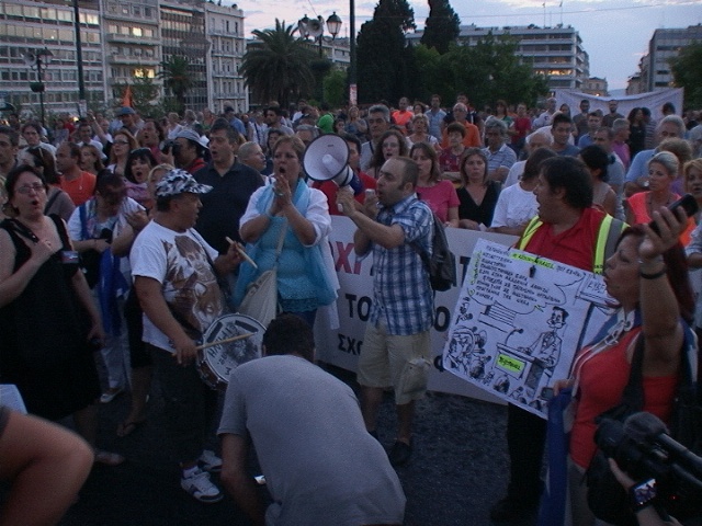 Σε εξέλιξη το συλλαλητήριο στο Σύνταγμα-Κλειστό το κέντρο (pics+vid)