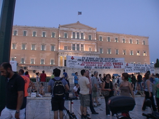 Σε εξέλιξη το συλλαλητήριο στο Σύνταγμα-Κλειστό το κέντρο (pics+vid)