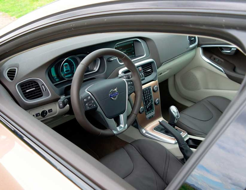 VOLVO V40 CROSS COUNTRY 1.6 D2 