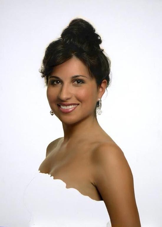 Σας φαίνεται μια συνηθισμένη κοπέλα; Για δείτε καλύτερα (pics)