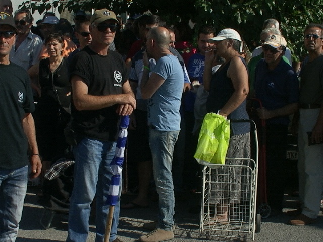 Διανομή τροφίμων από τη Χρυσή Αυγή (pics-vid)