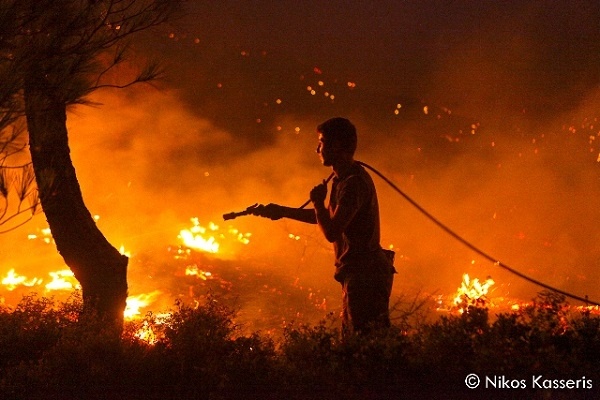 Φωτογραφίες από τις πρώτες ώρες της πύρινης επέλασης στη Ρόδο
