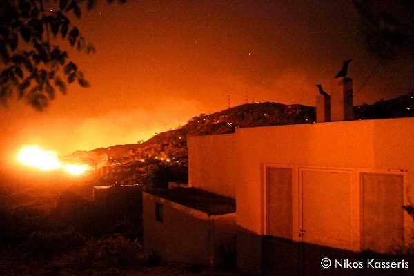 Φωτογραφίες από τις πρώτες ώρες της πύρινης επέλασης στη Ρόδο