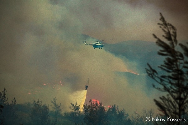 Φωτογραφίες από τις πρώτες ώρες της πύρινης επέλασης στη Ρόδο