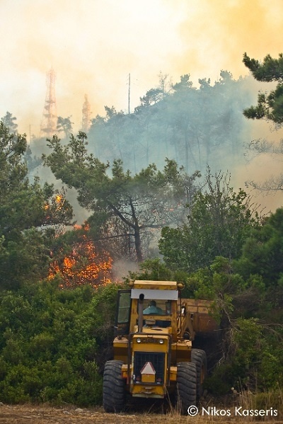 Φωτογραφίες από τις πρώτες ώρες της πύρινης επέλασης στη Ρόδο