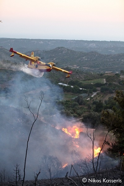 Φωτογραφίες από τις πρώτες ώρες της πύρινης επέλασης στη Ρόδο