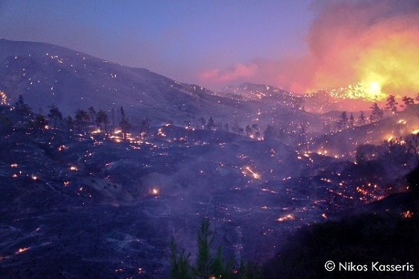 Φωτογραφίες από τις πρώτες ώρες της πύρινης επέλασης στη Ρόδο