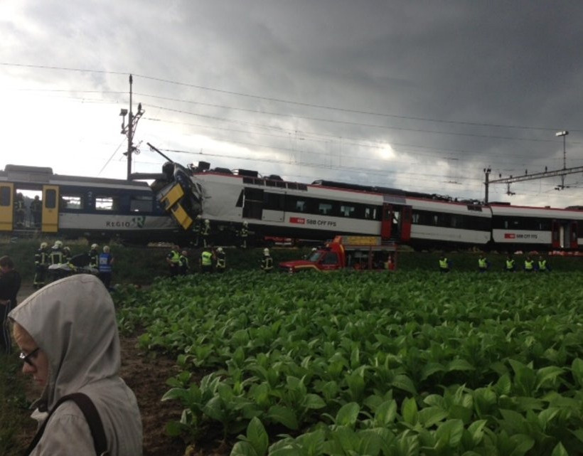 Ελβετία: Νέα τραγωδία - Μετωπική σύγκρουση δυο τρένων 