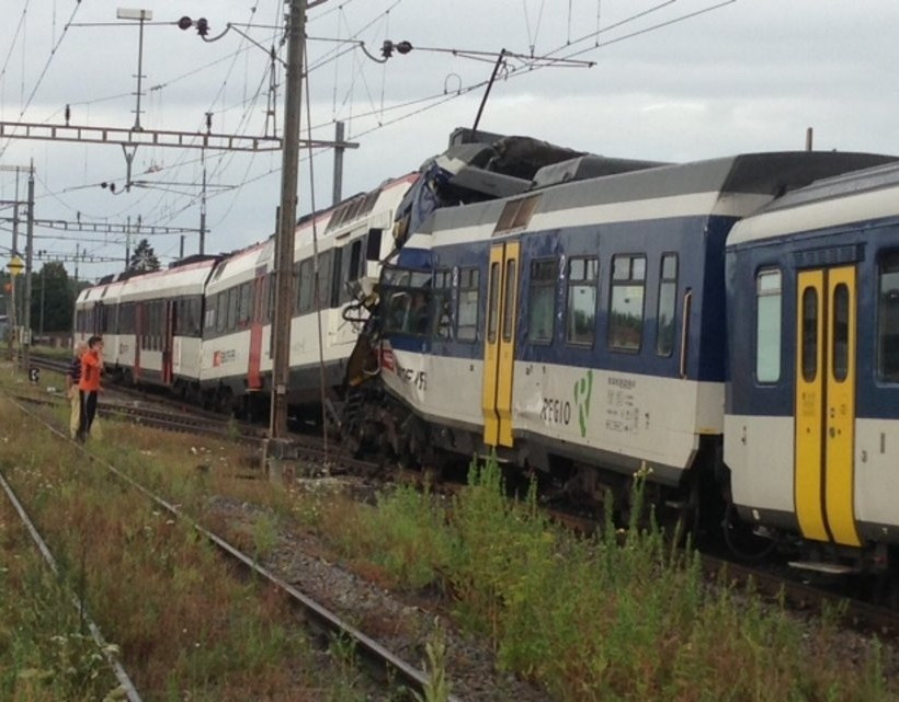 Ελβετία: Νέα τραγωδία - Μετωπική σύγκρουση δυο τρένων 