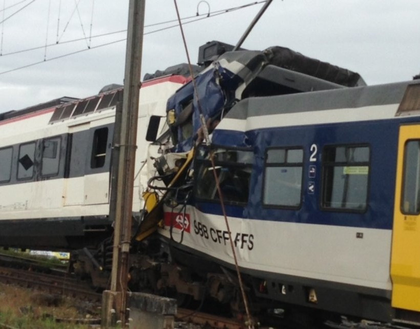 Ελβετία: Νέα τραγωδία - Μετωπική σύγκρουση δυο τρένων 