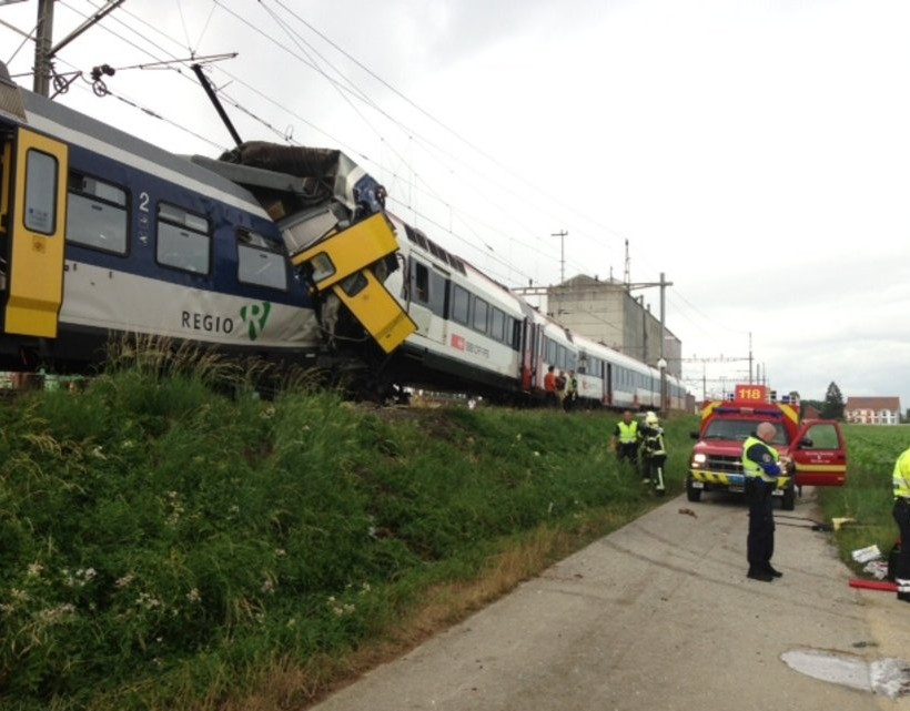 Ελβετία: Νέα τραγωδία - Μετωπική σύγκρουση δυο τρένων 