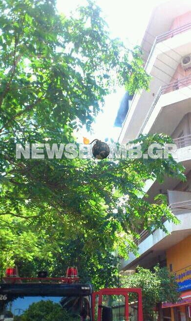 Υπό έλεγχο η πυρκαγιά σε διαμέρισμα στον Πειραιά (pics)