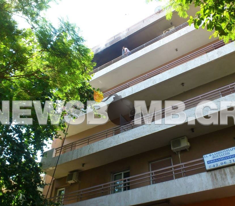 Υπό έλεγχο η πυρκαγιά σε διαμέρισμα στον Πειραιά (pics)