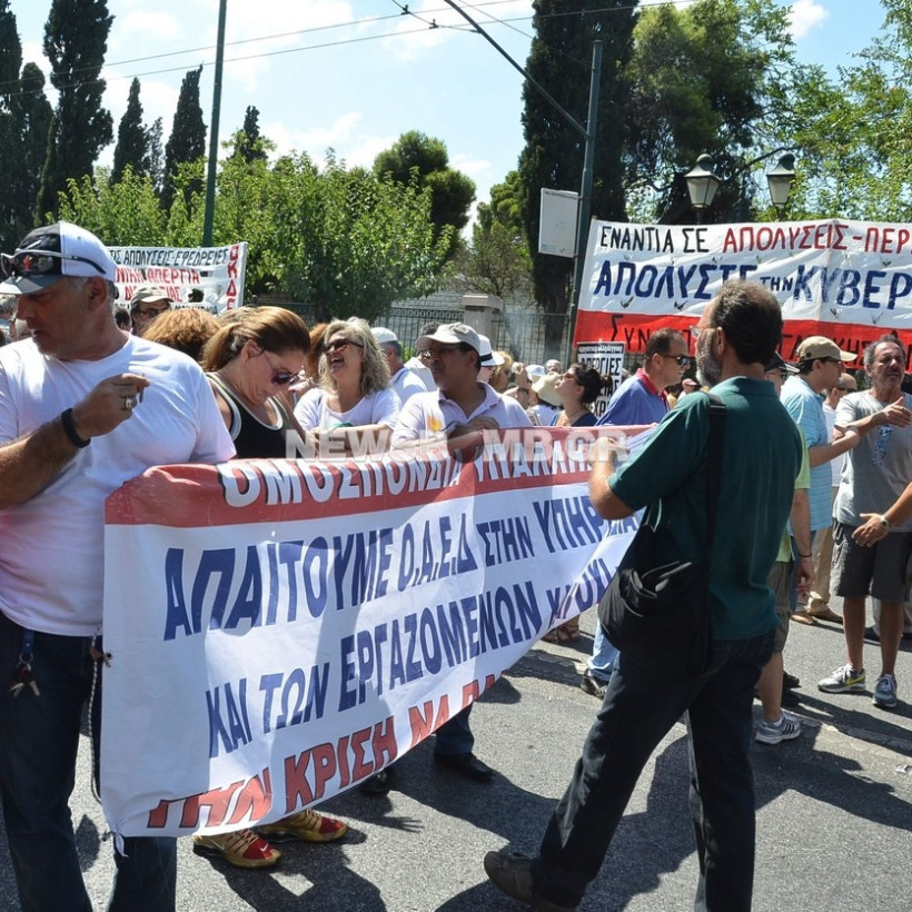 Η ΑΔΕΔΥ έξω από το Υπουργείο Διοικητικής Μεταρρύθμισης (pics+vid)