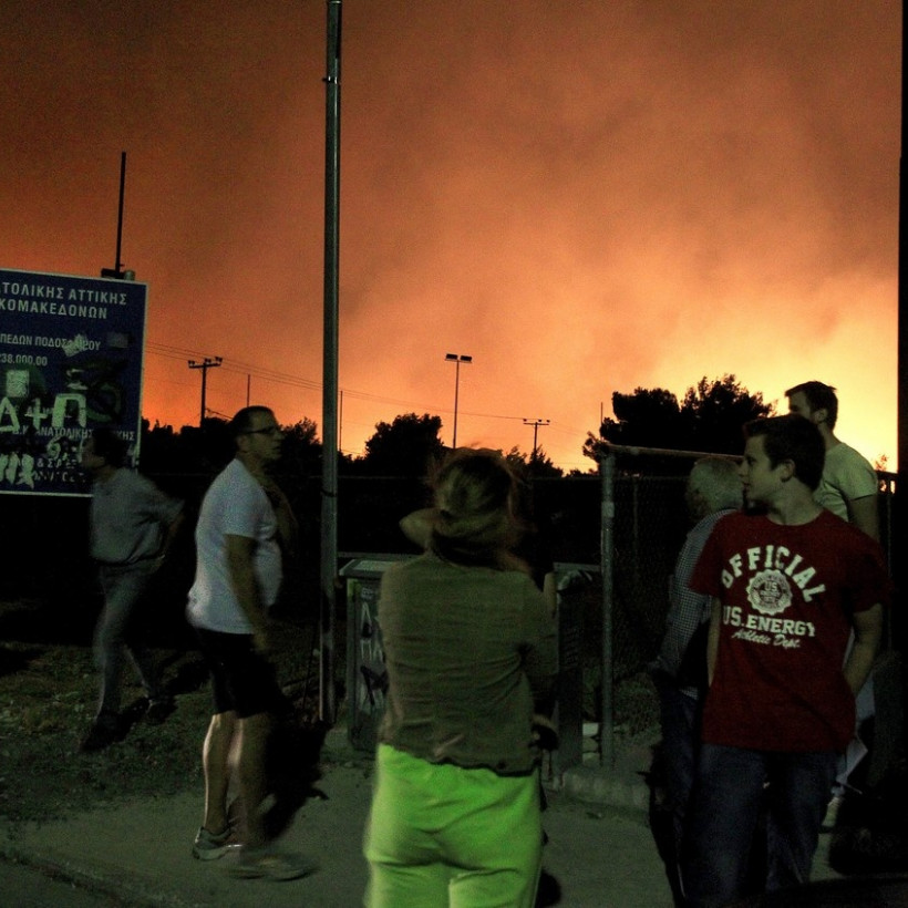 Πύρινη κόλαση στη Βαρυμπόμπη