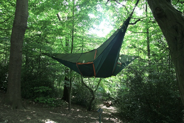 Η νέα μόδα στο Camping λέγεται: Κρεμαστή Σκηνή! (pics)