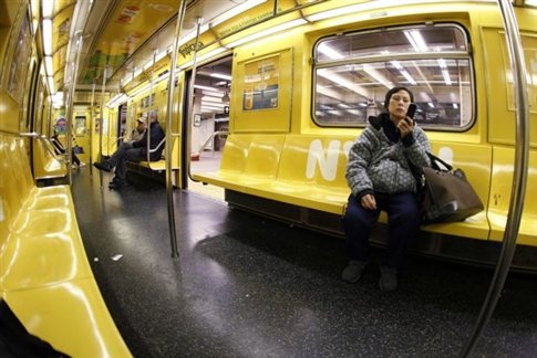 Aπίστευτο: Δείτε τι βρήκαν μέσα σε βαγόνι του μετρό! (pics)