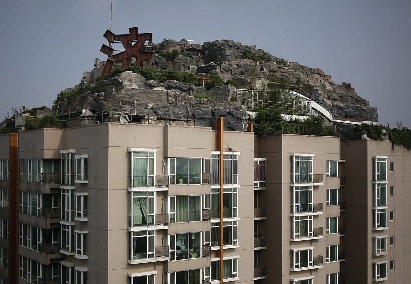 Δεν υπάρχει: Έφτιαξε διαμέρισμα-βουνοκορφή στο ρετιρέ πολυκατοικίας