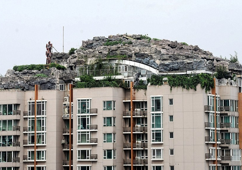 Δεν υπάρχει: Έφτιαξε διαμέρισμα-βουνοκορφή στο ρετιρέ πολυκατοικίας