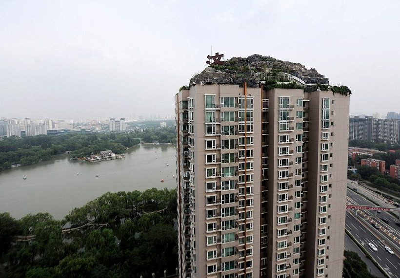 Δεν υπάρχει: Έφτιαξε διαμέρισμα-βουνοκορφή στο ρετιρέ πολυκατοικίας