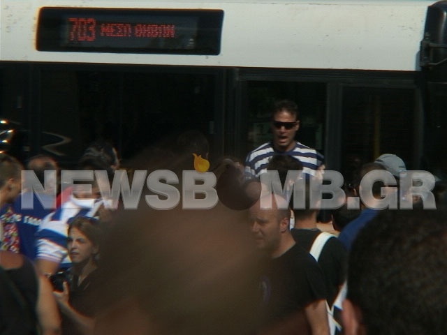 Επίθεση νεαρών σε λεωφορείο της ΕΘΕΛ στο Περιστέρι (video)