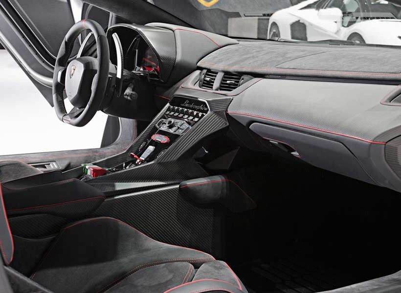 Η απόκοσμη LAMBORGHINI VENENO
