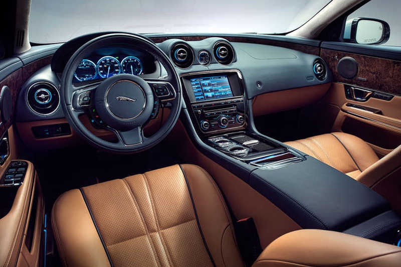 Πολυτέλεια jaguar xj  με 2.000 κυβικά