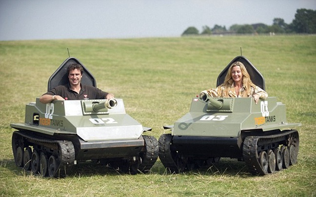 Το σπίτι τους είναι μια συλλογή τεθωρακισμένων (pics)