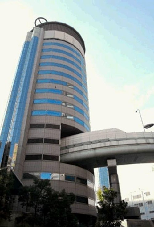 Ιαπωνία: Αυτοκινητόδρομος περνά μέσα από ουρανοξύστη (pics)