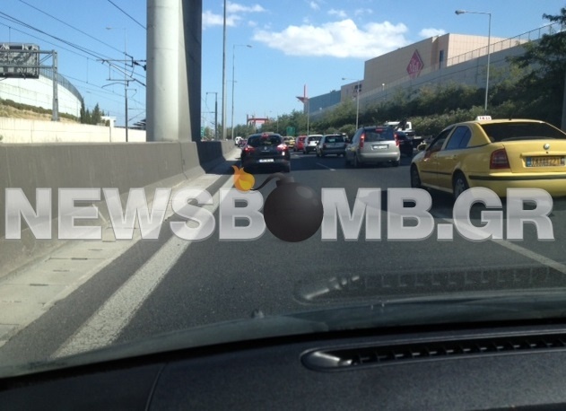 ΤΩΡΑ: Κυκλοφοριακό «έμφραγμα» στην Αττική Οδό λόγω τροχαίου (pics)