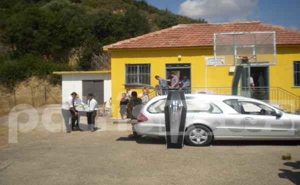 Απίστευτο: Έκαναν κηδεία μέσα σε δημοτικό σχολείο της Ηλείας
