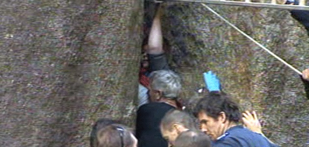 Βίντεο: 15χρονη παρέμεινε παγιδευμένη ανάμεσα σε βράχους για 6 ώρες