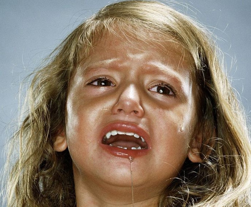 ΣΟΚ: Δείτε τι έκανε σε μικρά παιδιά για να τα φωτογραφίζει να κλαίνε