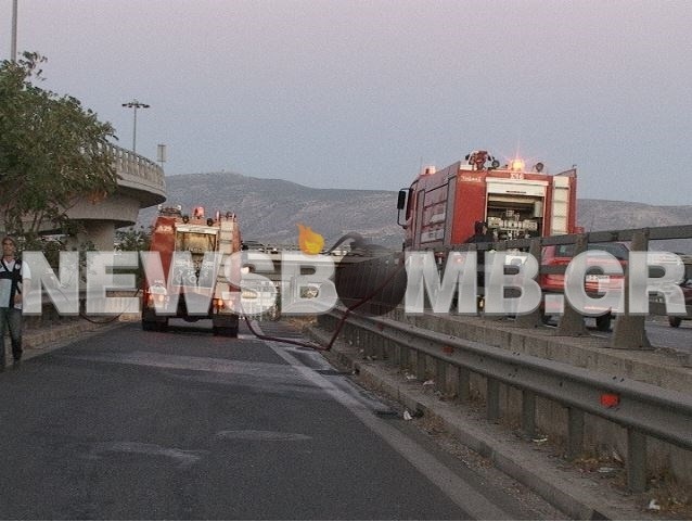 Φωτιά σε σκουπίδια στη Λ. Ποσειδώνος (Pics+video)