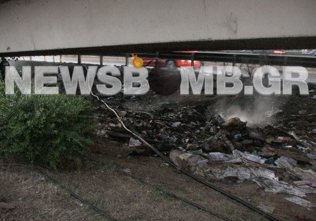 Φωτιά σε σκουπίδια στη Λ. Ποσειδώνος (Pics+video)
